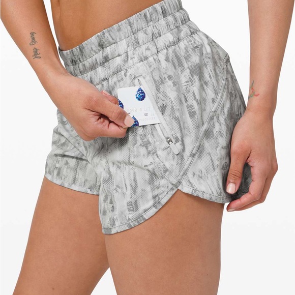Lululemon Tracker Short V*4"
City Breeze Alpine White Multi - Picture 3 of 11